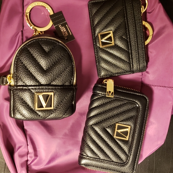 3 items - Picture 7 of 10